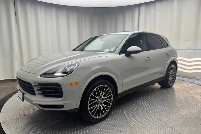 2023 Porsche Cayenne Platinum Edition photo 1