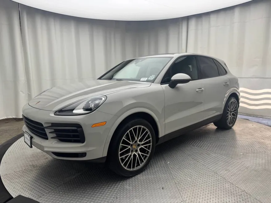 2023 Porsche Cayenne Platinum Edition photo 1