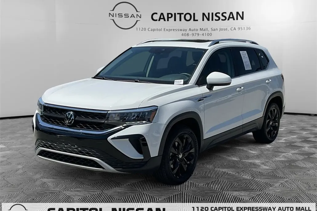 2024 Volkswagen Taos SE photo 1
