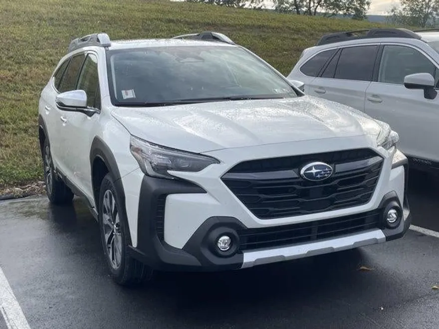 2024 Subaru Outback Touring photo 1