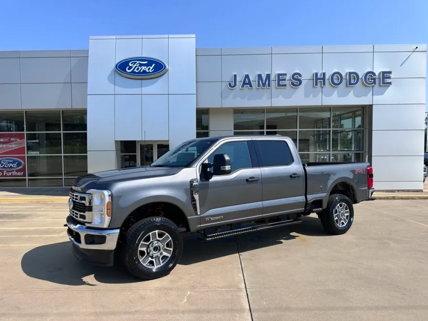 2025 Ford F-250 photo 1
