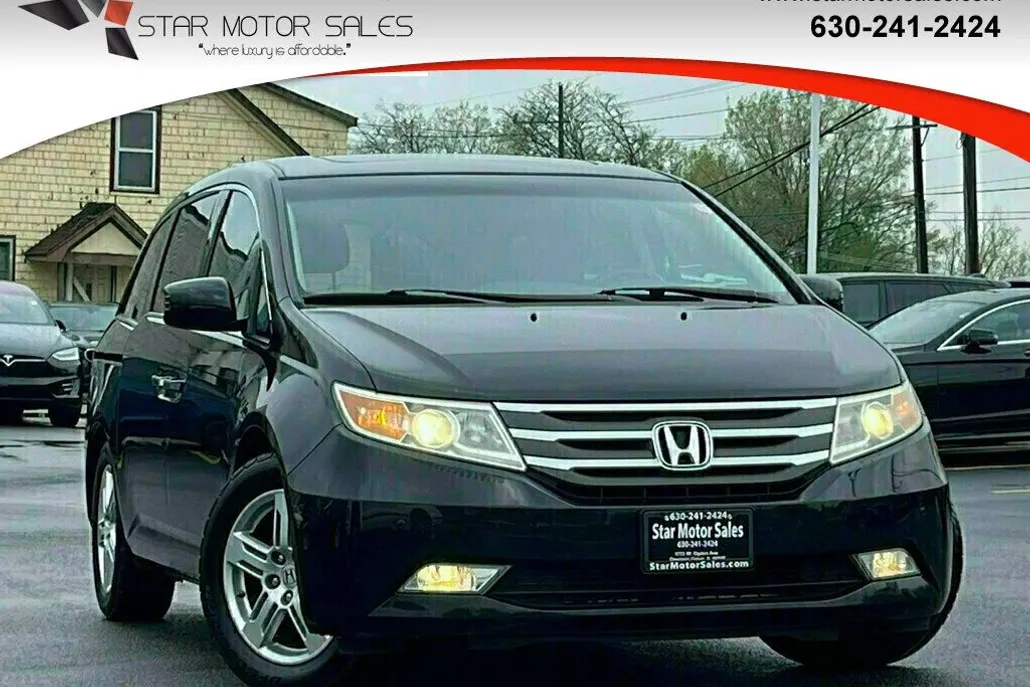 2011 Honda Odyssey Touring photo 1
