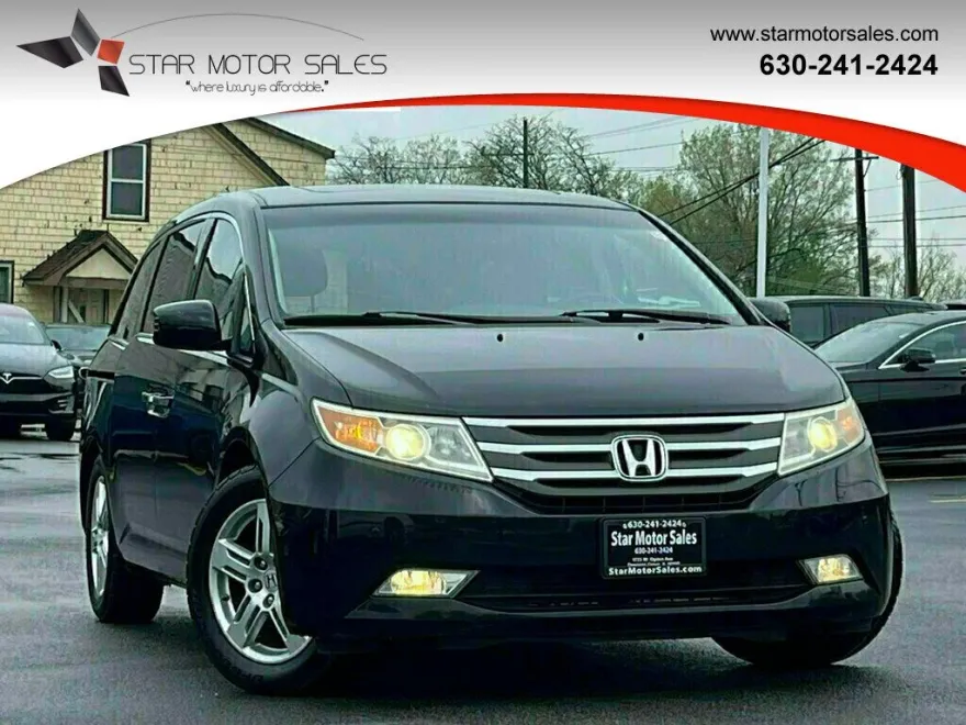 2011 Honda Odyssey Touring photo 1