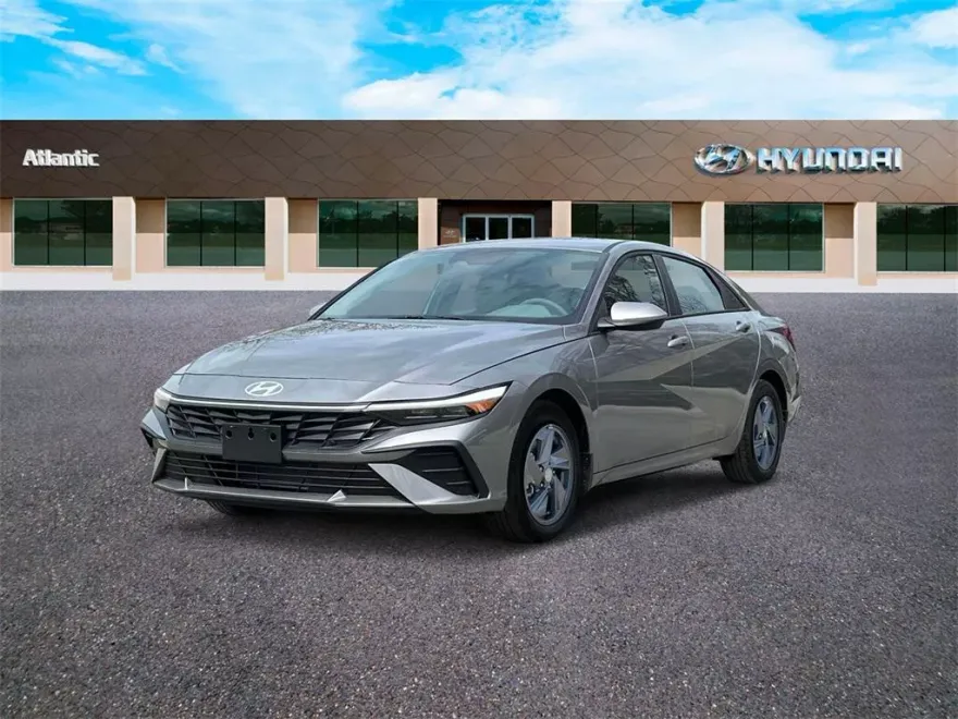 2025 Hyundai Elantra SE photo 1