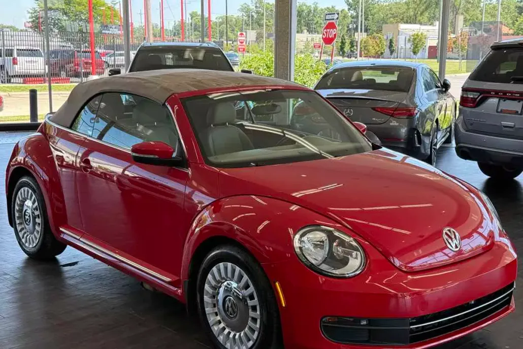 2014 Volkswagen Beetle Convertible 2.5L photo 1