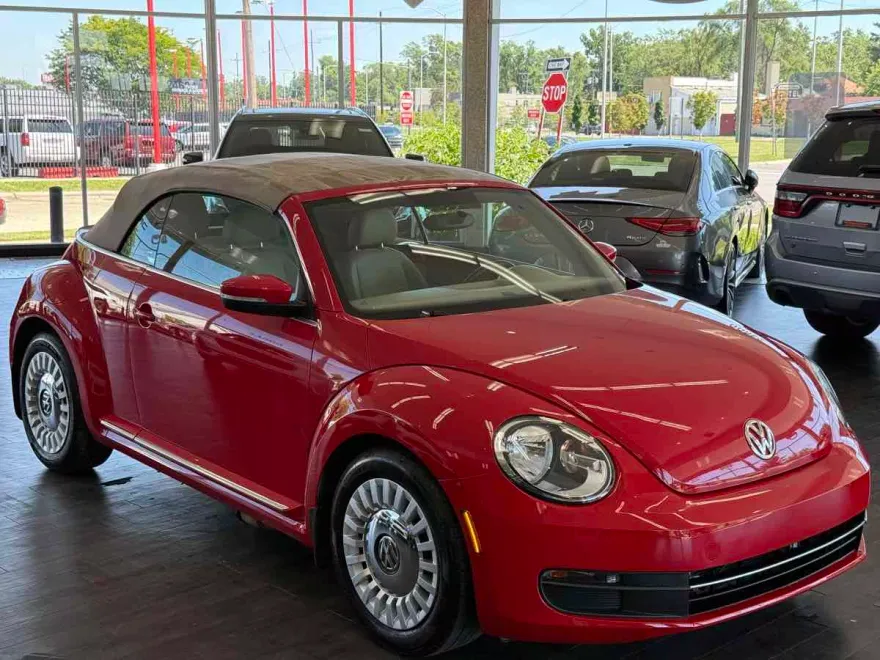 2014 Volkswagen Beetle Convertible 2.5L photo 1