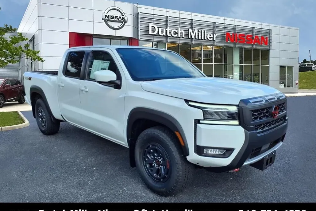 2025 Nissan Frontier Crew Cab PRO-4X photo 1