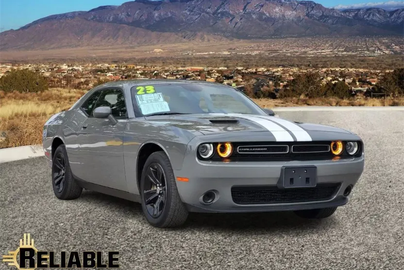 2023 Dodge Challenger SXT photo 1