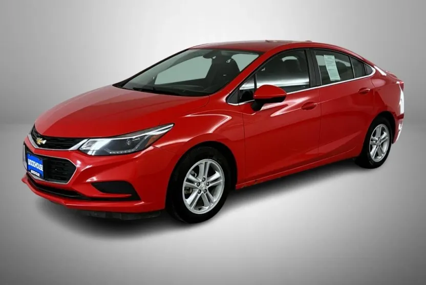 2016 Chevrolet Cruze LT photo 1