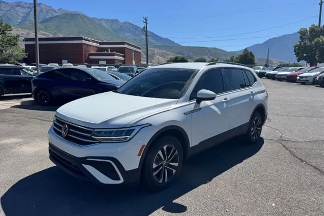 2023 Volkswagen Tiguan S photo 1