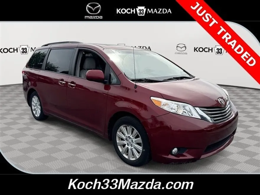 2013 Toyota Sienna XLE photo 1