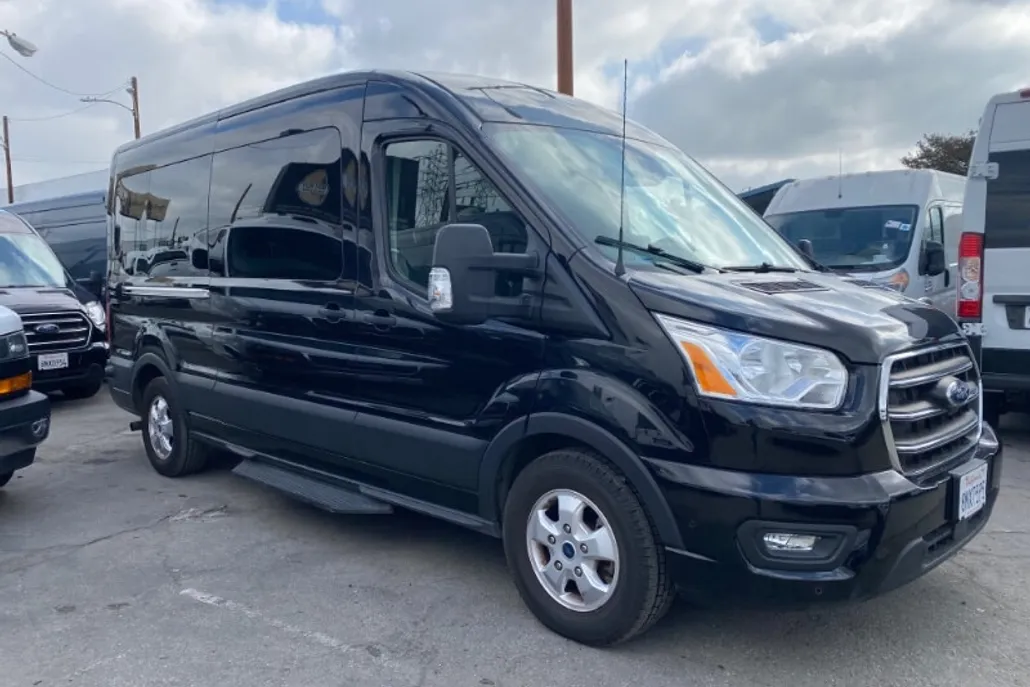 2020 Ford Transit Passenger XLT photo 1