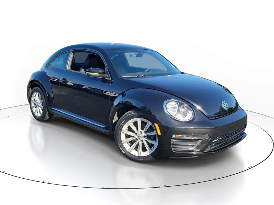 2018 Volkswagen Beetle S photo 1