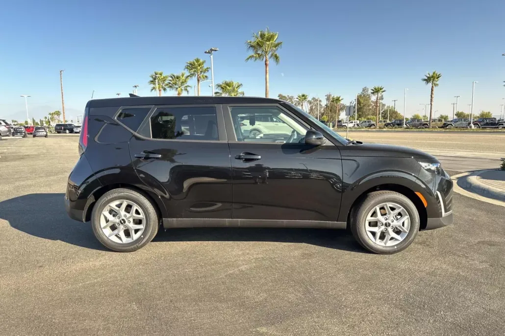 2025 Kia Soul S photo 1
