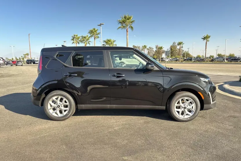 2025 Kia Soul S photo 1
