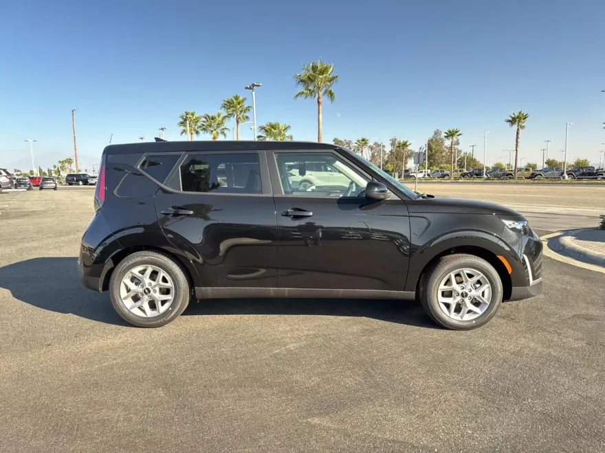 2025 Kia Soul S photo 1