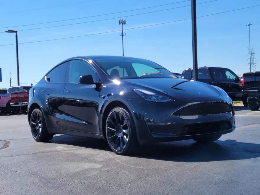 2024 Tesla Model Y Long Range photo 1