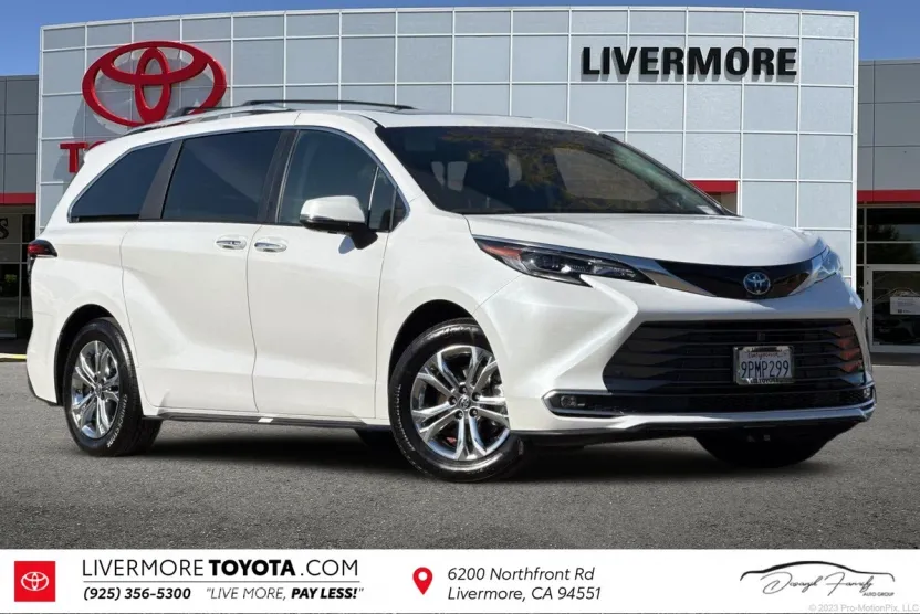 2024 Toyota Sienna Platinum photo 1