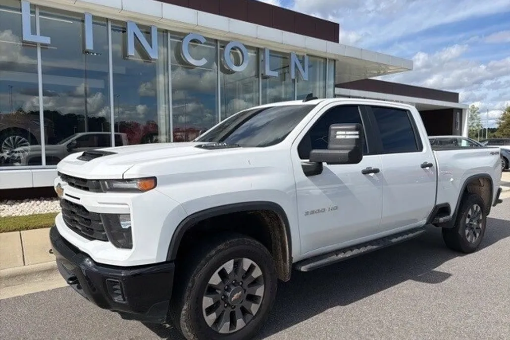 2024 Chevrolet Silverado 2500HD Custom photo 1