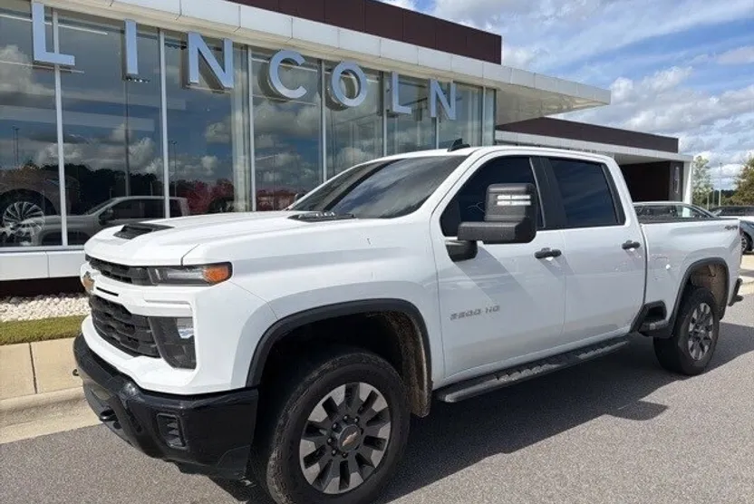 2024 Chevrolet Silverado 2500HD Custom photo 1