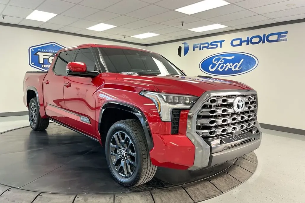 2023 Toyota Tundra Platinum photo 1