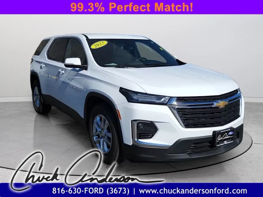 2023 Chevrolet Traverse LS photo 1