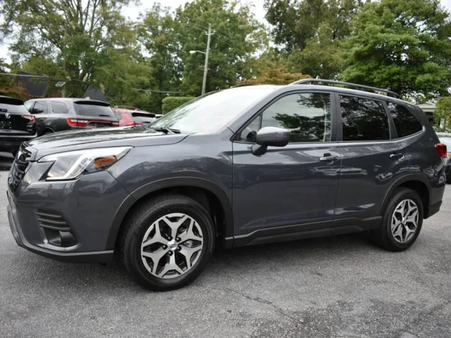 2023 Subaru Forester Premium photo 1