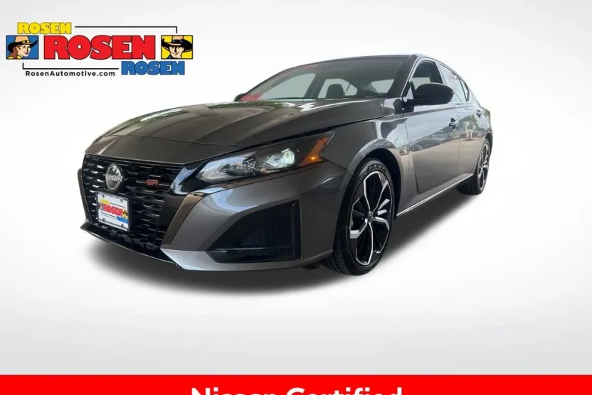2023 Nissan Altima SR photo 1