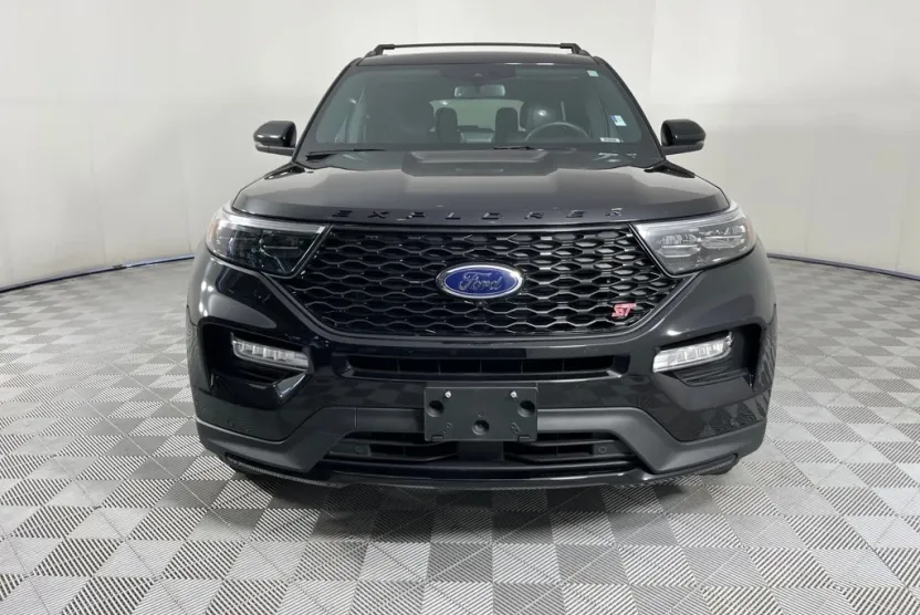 2023 Ford Explorer ST photo 1