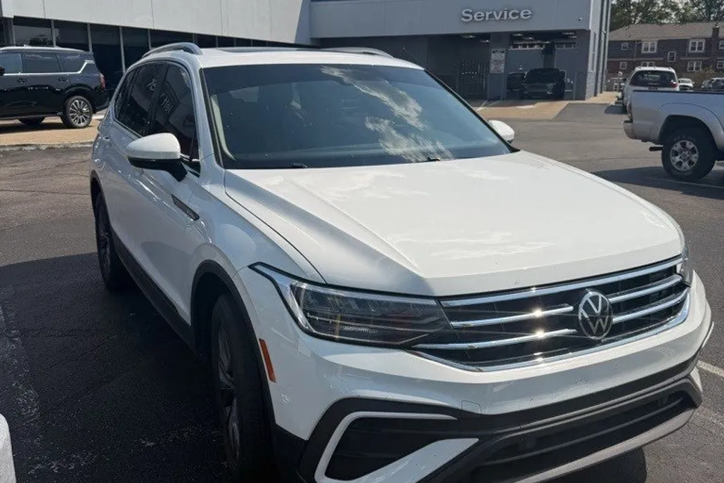 2022 Volkswagen Tiguan SE photo 1