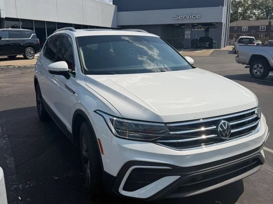2022 Volkswagen Tiguan SE photo 1