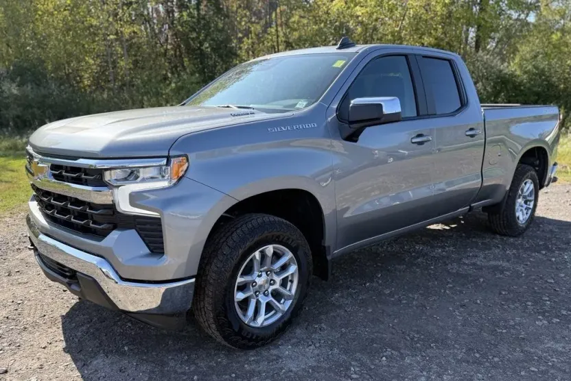 2026 Chevrolet Silverado 1500 LT photo 1