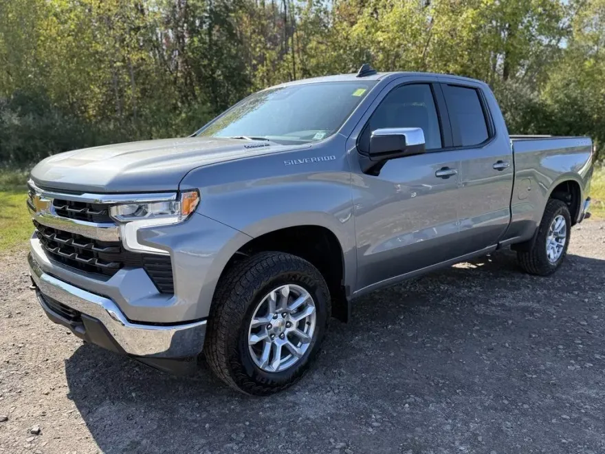 2026 Chevrolet Silverado 1500 LT photo 1