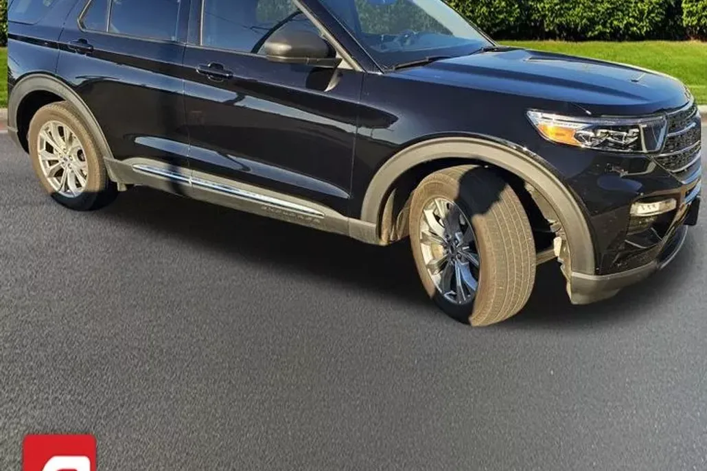 2024 Ford Explorer XLT photo 1