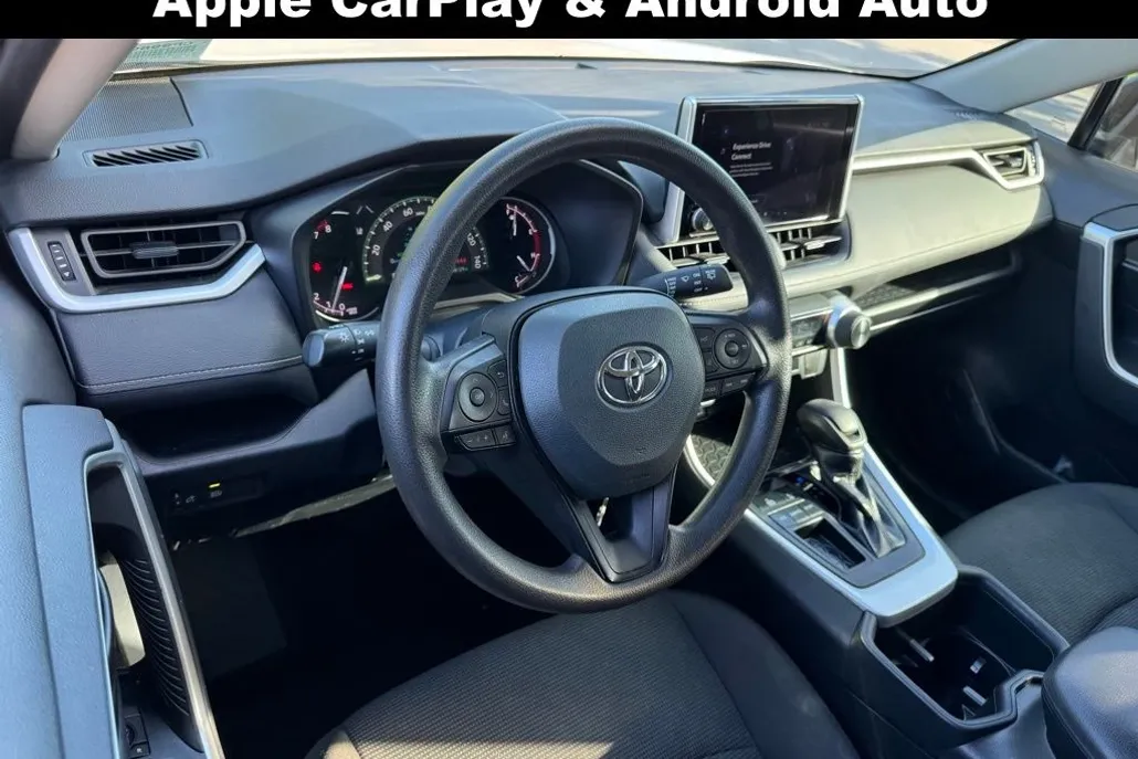 2023 Toyota RAV4 LE photo 1