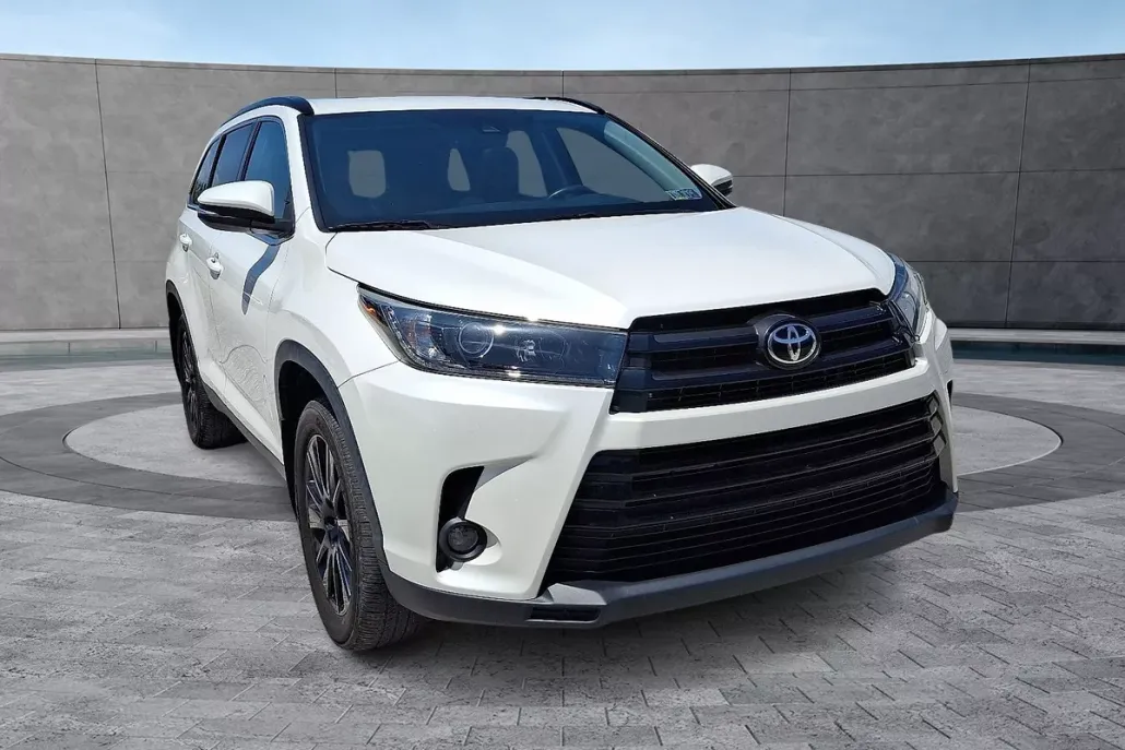 2019 Toyota Highlander SE photo 1