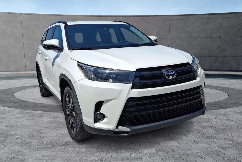 2019 Toyota Highlander SE photo 1