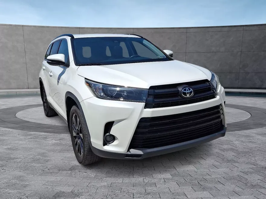 2019 Toyota Highlander SE photo 1