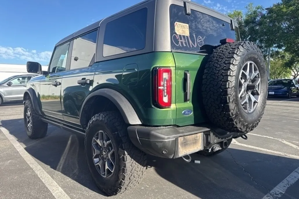 2023 Ford Bronco Badlands photo 1