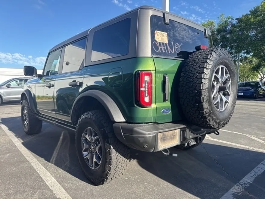 2023 Ford Bronco Badlands photo 1