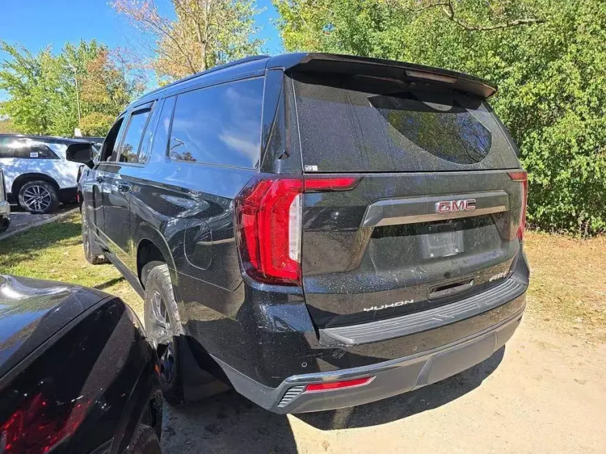 2023 Gmc Yukon XL AT4 photo 1