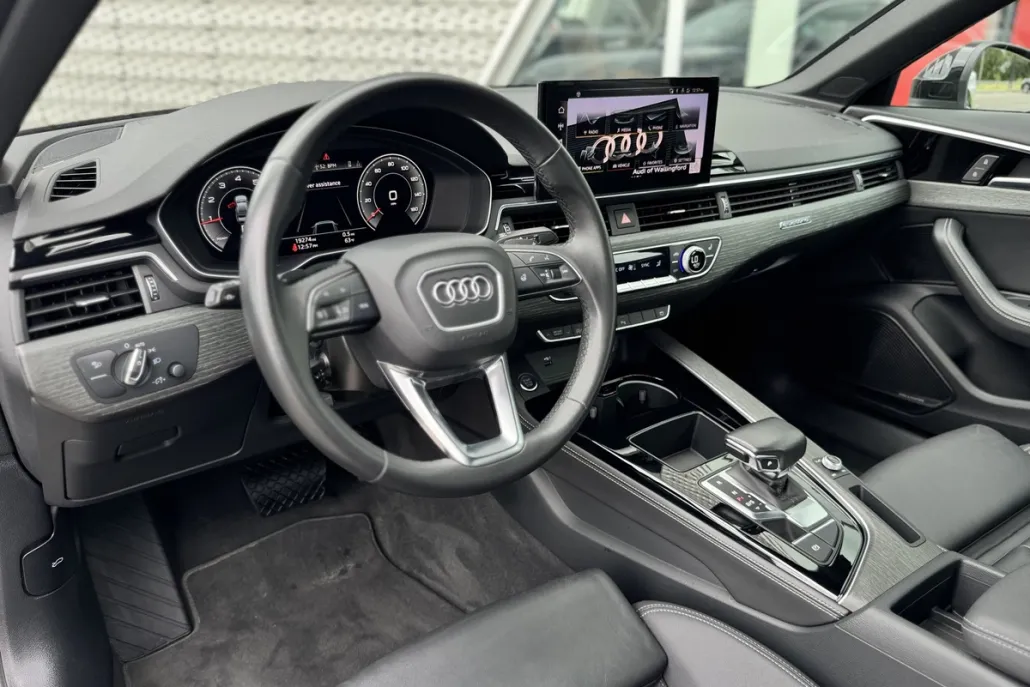 2023 Audi A4 S line Premium Plus 45 TFSI Quattro photo 1