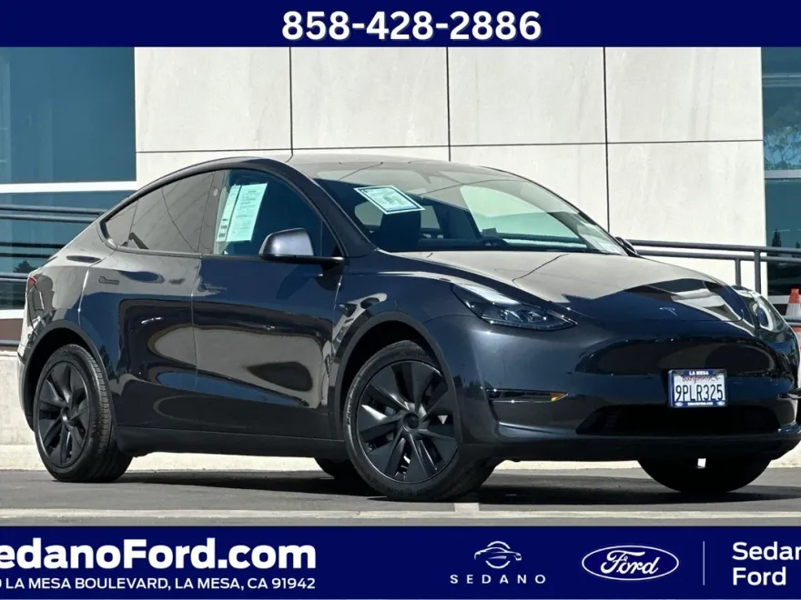 2024 Tesla Model Y Long Range photo 1