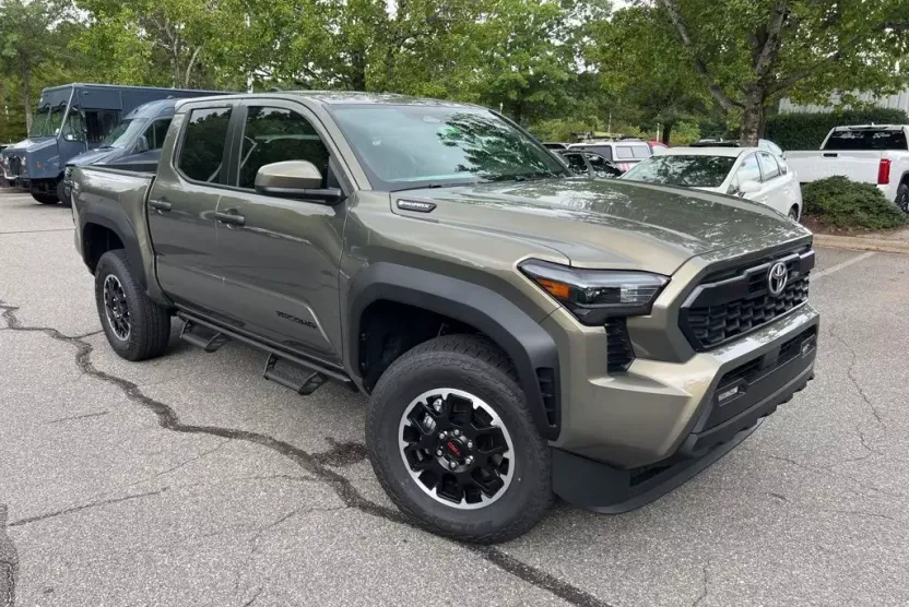 2025 Toyota Tacoma TRD Off-Road photo 1