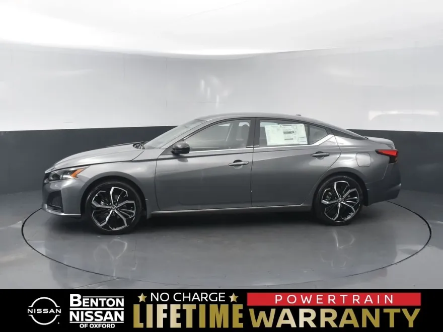 2025 Nissan Altima SR photo 1
