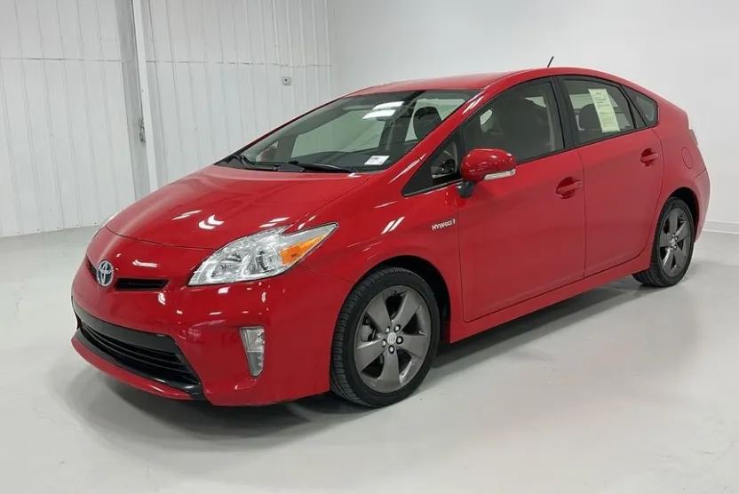 2015 Toyota Prius Four photo 1