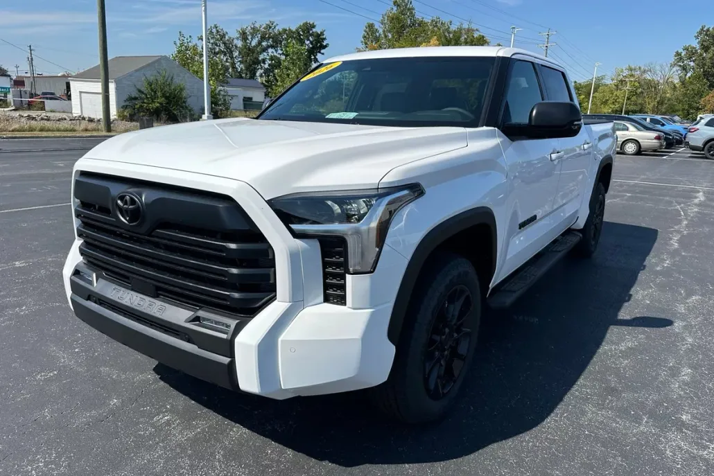 2026 Toyota Tundra SR5 CrewMax photo 1