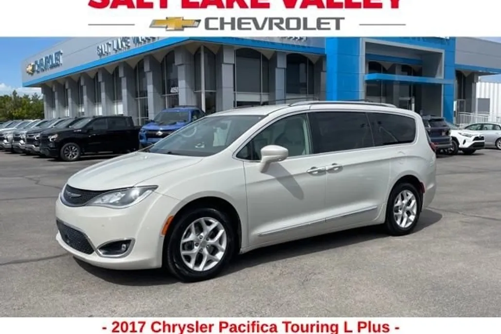 2017 Chrysler Pacifica Touring Plus photo 1