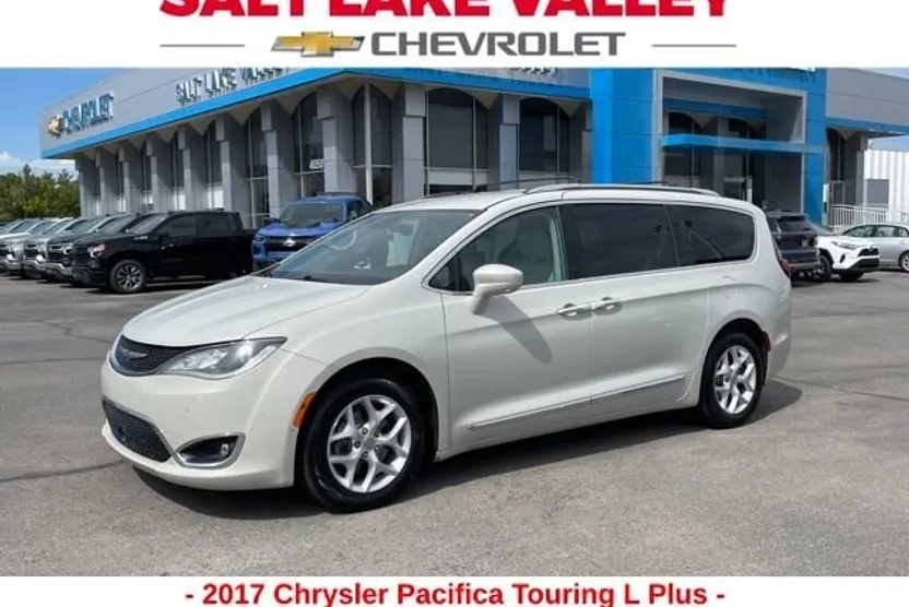 2017 Chrysler Pacifica Touring Plus photo 1