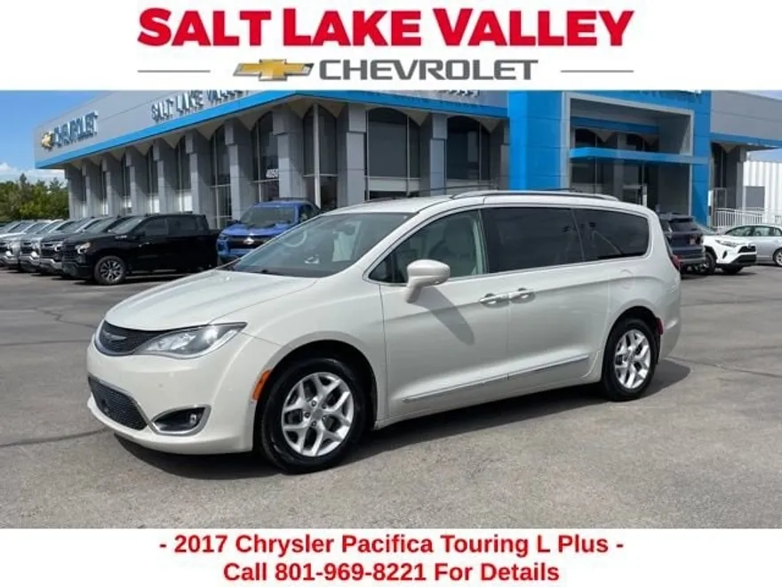 2017 Chrysler Pacifica Touring Plus photo 1